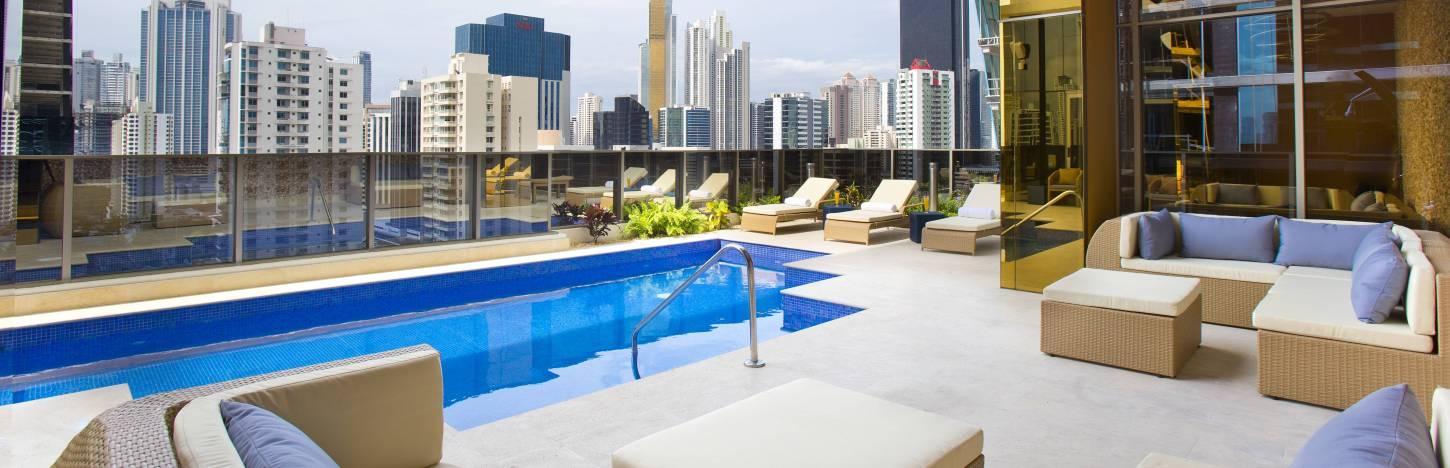 Global Hotel Panama Exterior foto The swimming pool at the hotel