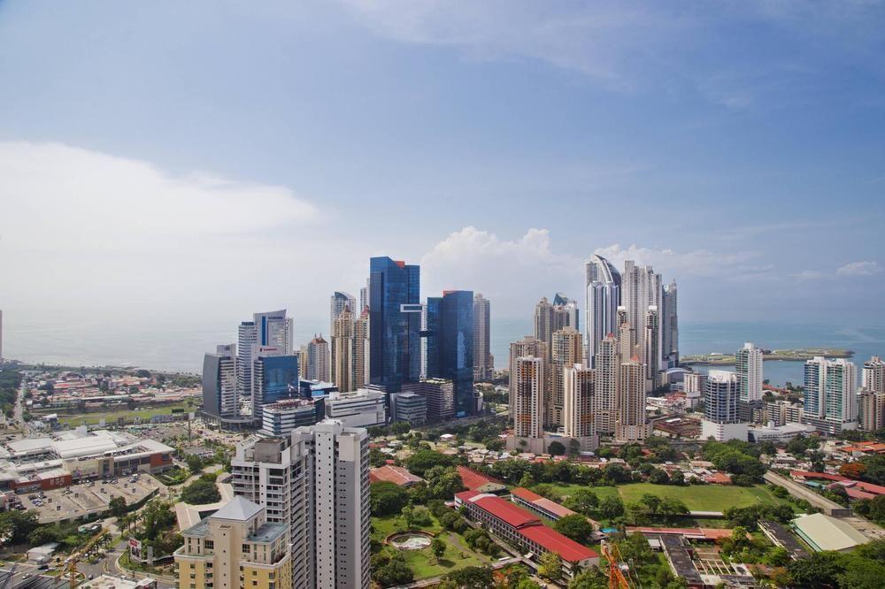 Global Hotel Panama Exterior foto Panama City skyline