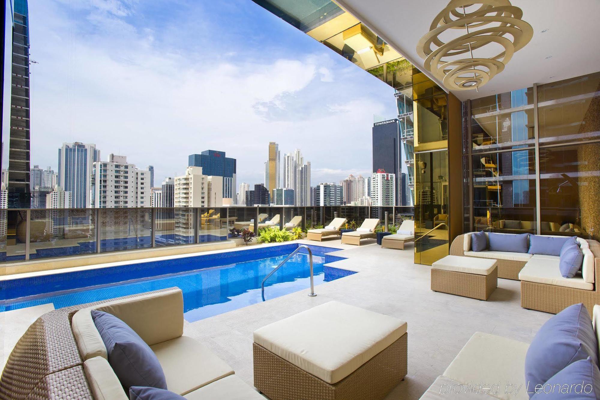 Global Hotel Panama Exterior foto The swimming pool at the 1018